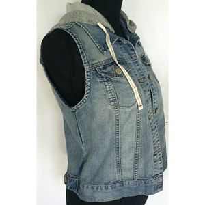 NWT Mudd Distressed Jean Vest Hoodie Sz. M
